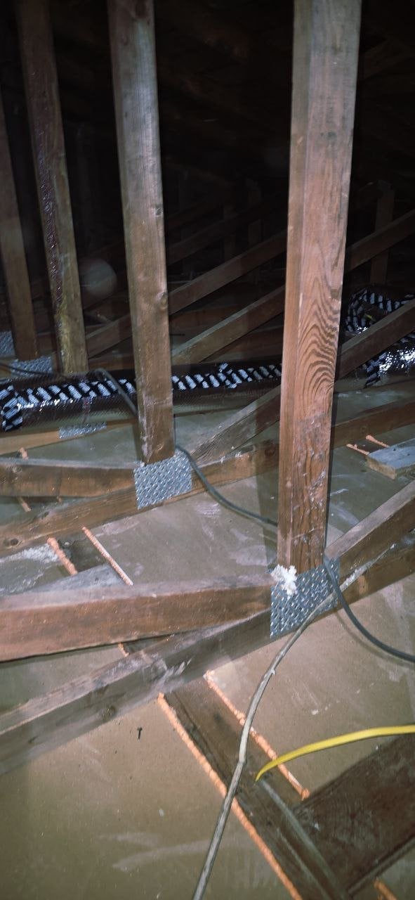 Cleaned attic deck with new flexible air ducts in Napa