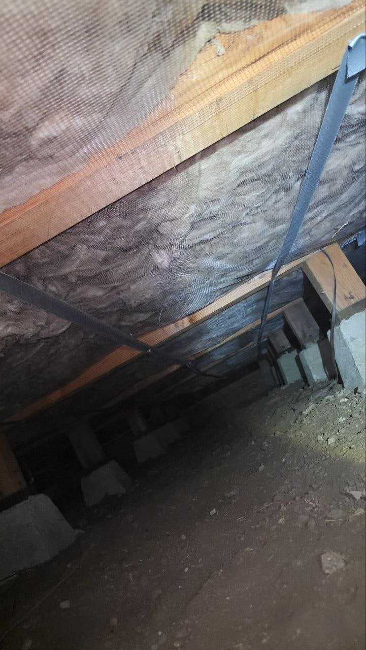New crawl space insulation held with netting and straps in Palo Alto