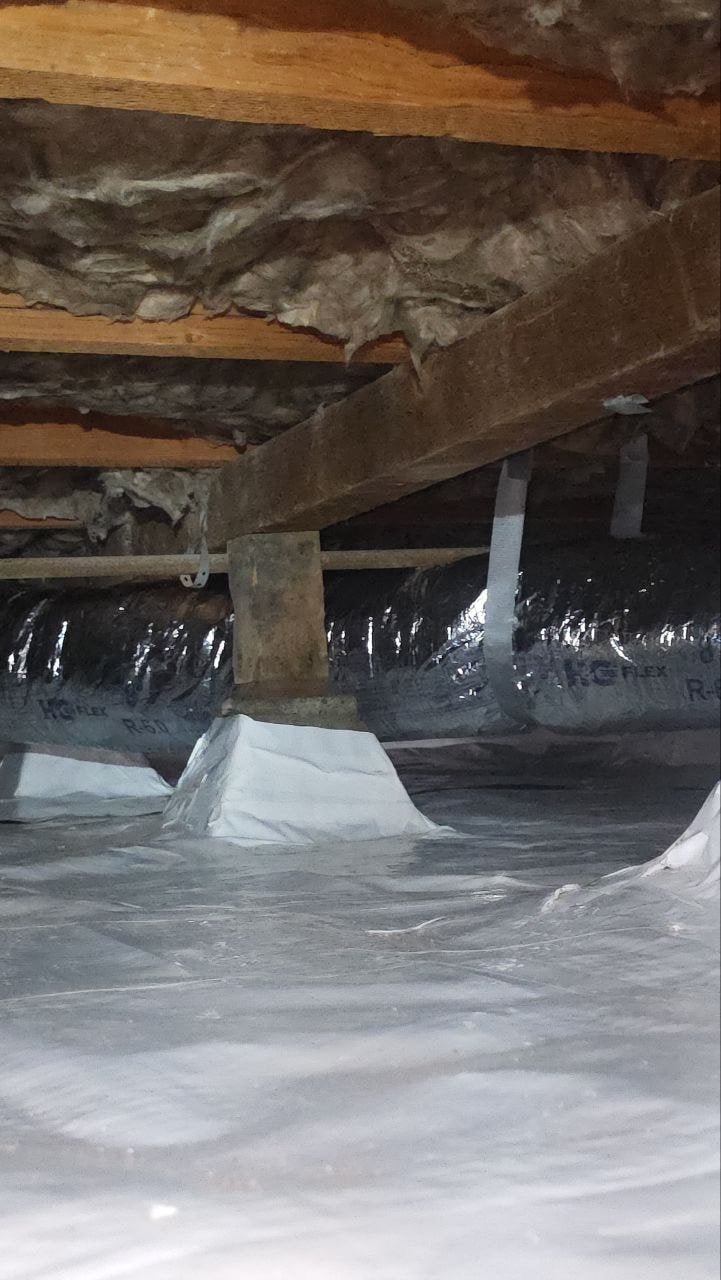 Petaluma crawl space after the job, new insulation, air ducts and vapor barrier