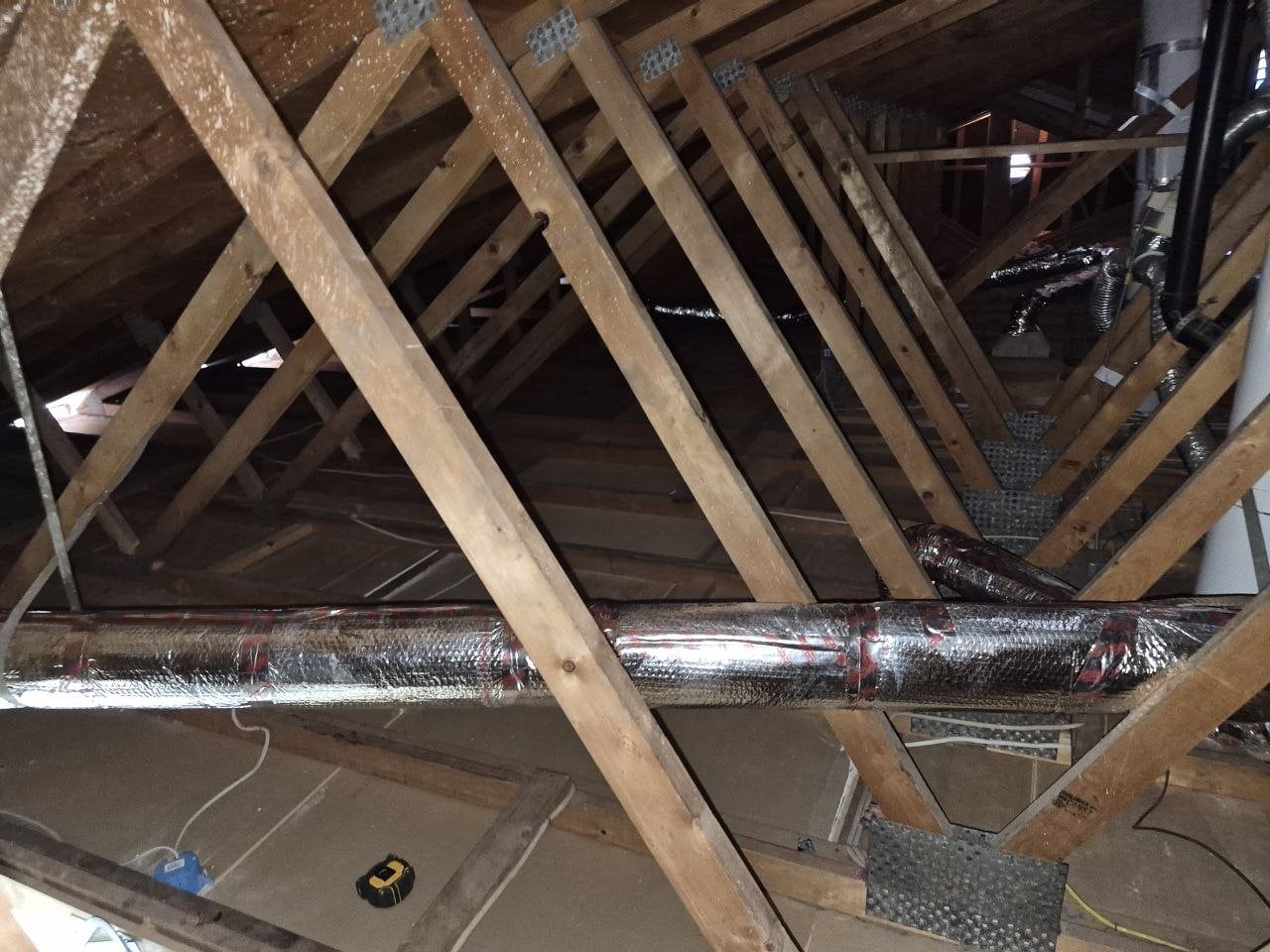 Cleaned attic deck with a flexible duct run in San Jose