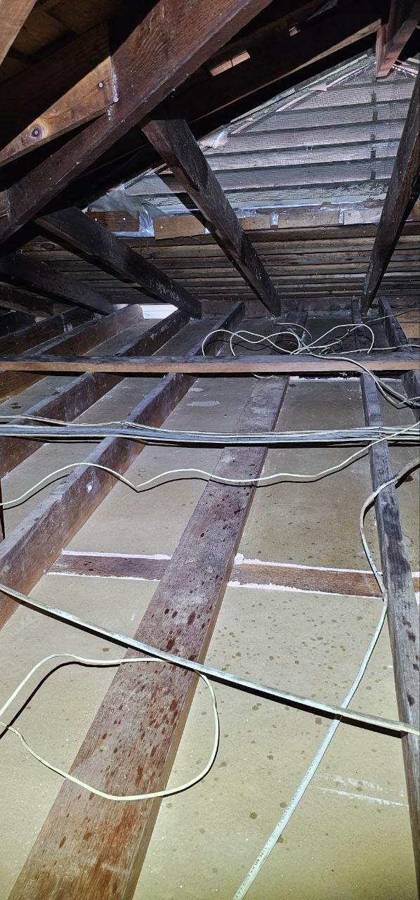 San Rafael attic floor open between the joists before insulation